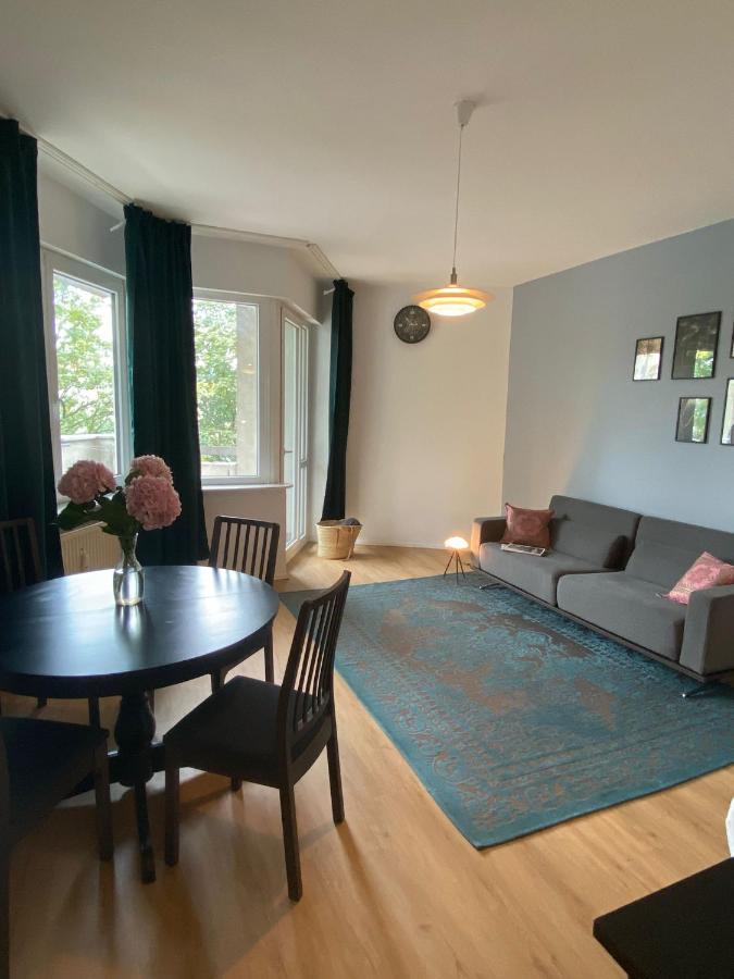 Beautiful Apartment With Balcony Berlin Kültér fotó
